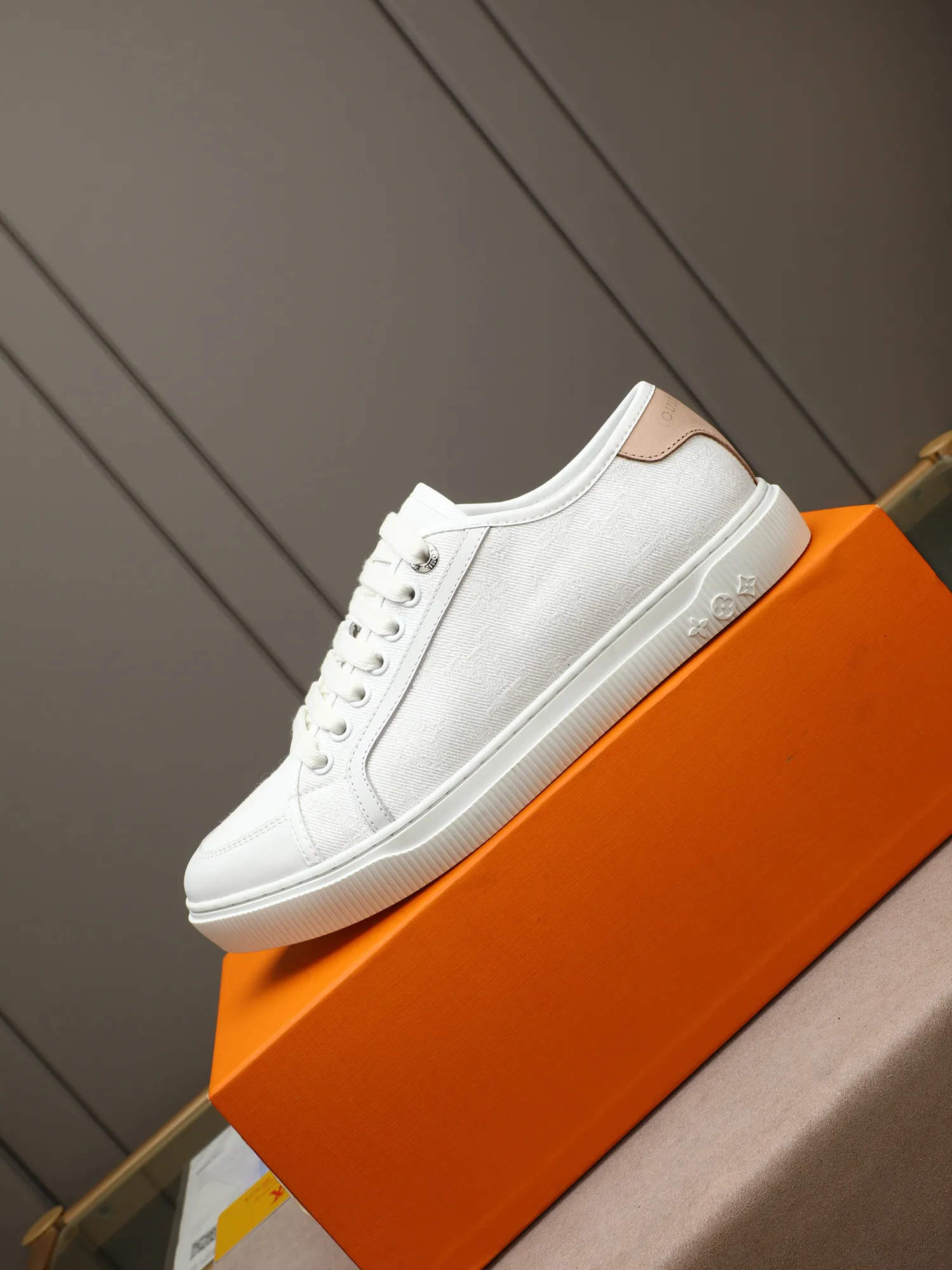 Men's Men's Shoes 💰440 𝐋𝐨𝐮𝐢𝐬 𝐕𝐮𝐢𝐭𝐭𝐨𝐧 𝟮𝟬𝟮𝟱/𝐬𝐬 Louis Vuitton's new spring and summer casual sports sneakers have a youthful atmosphere and are very youthful on the feet! Comfortable and light on the feet! The color is also very youthful! The upper is exclusively decorated with LV accessories! Make the whole shoe more flexible! The special electro-printed logo on the upper has a sense of design and is super recognizable! Beautiful and generous! ! It’s super easy to walk on! Specific denim surface material, sheepskin lining, original molded outsole Size: 38-44 (45 customized)